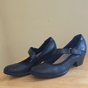 Clarks Black Mary Jane Heels 8.5M